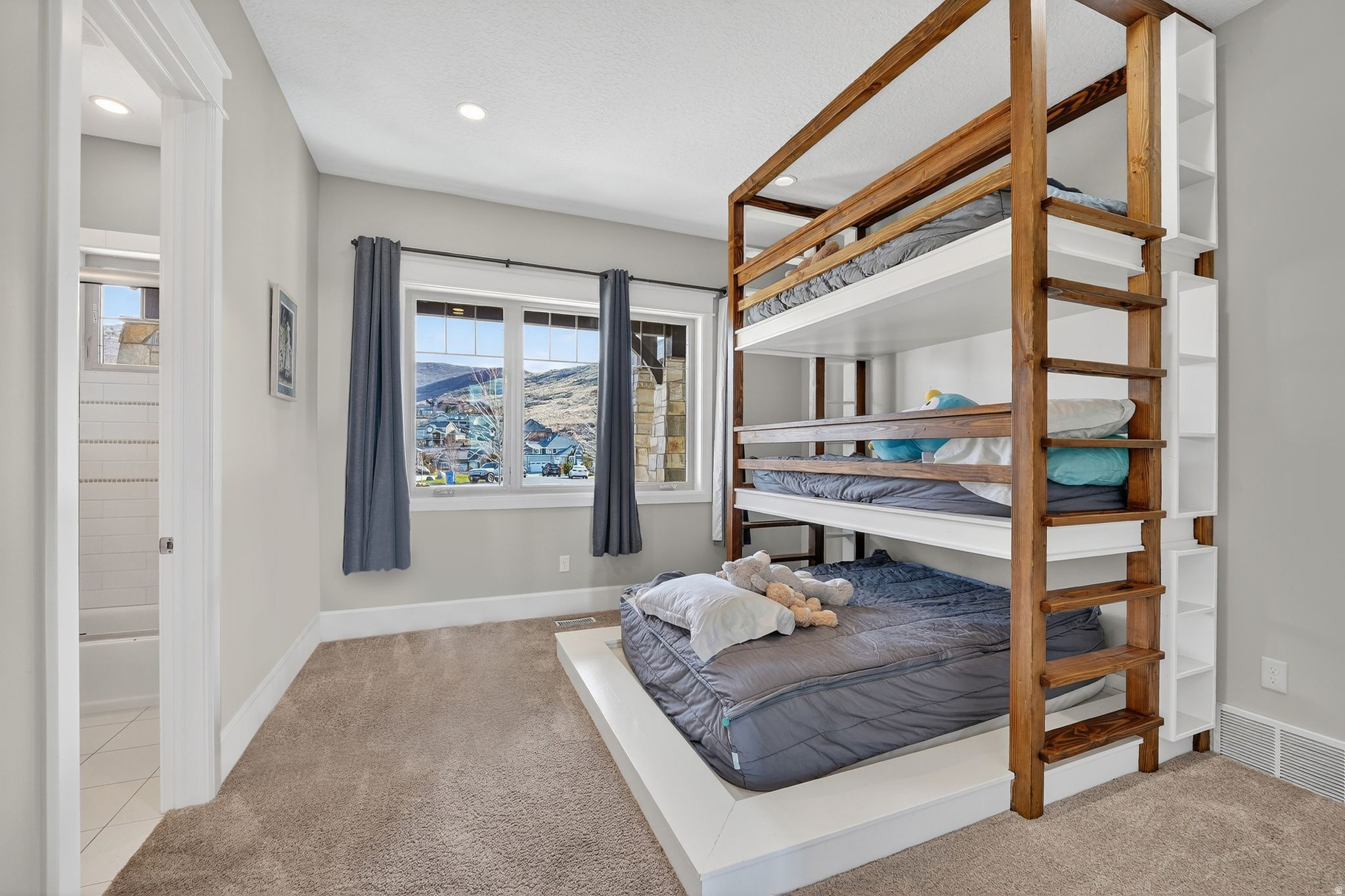 LAKE RIDGE - Residential