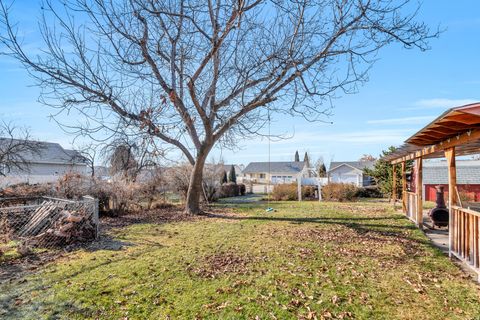 Tiny photo for 289 W 400 S, Kaysville, UT 84037 (MLS # 2133750)
