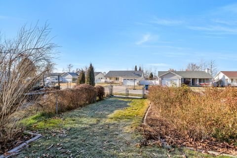 Tiny photo for 289 W 400 S, Kaysville, UT 84037 (MLS # 2133750)