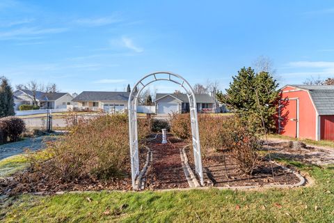 Tiny photo for 289 W 400 S, Kaysville, UT 84037 (MLS # 2133750)