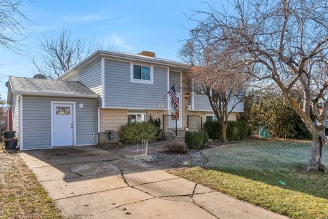 Tiny photo for 289 W 400 S, Kaysville, UT 84037 (MLS # 2133750)