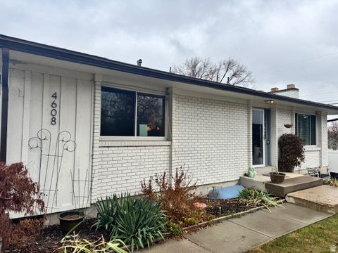 Tiny photo for 4608 S LOCUST LN E, Holladay, UT 84117 (MLS # 2126388)