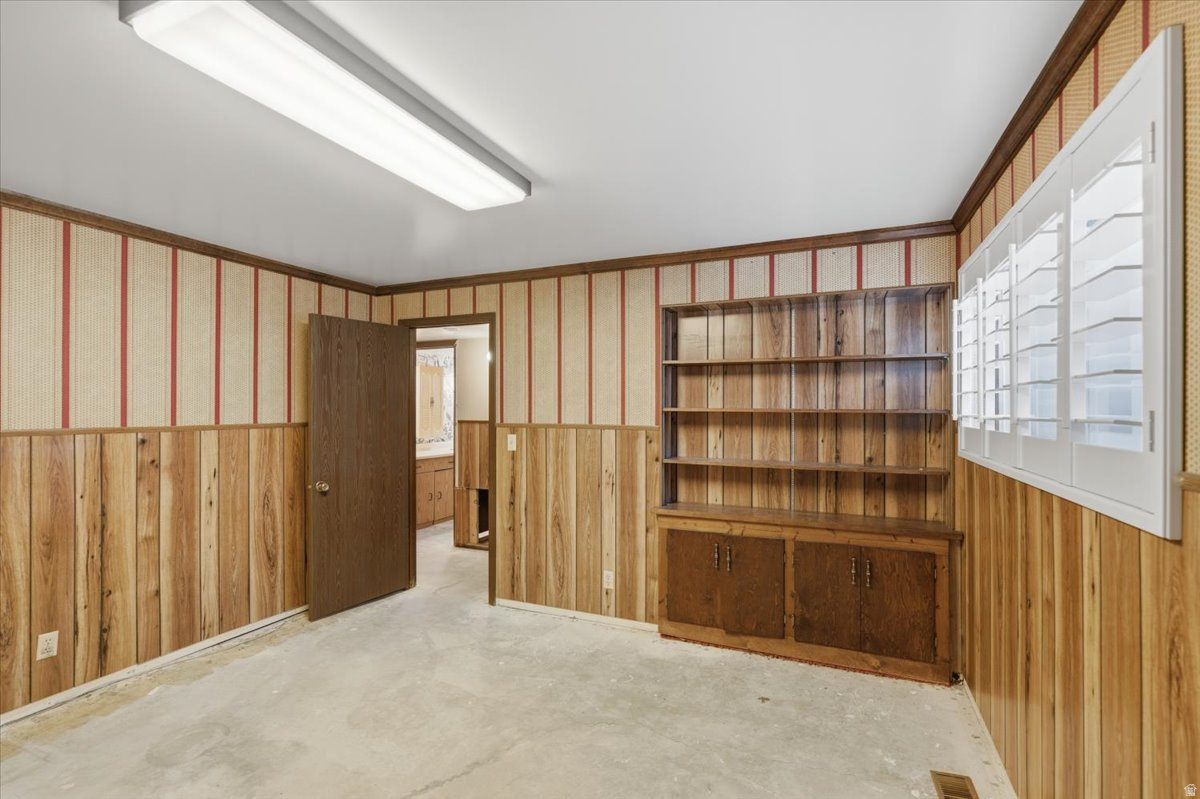 MERVILLA CONDOMINIUM - Residential