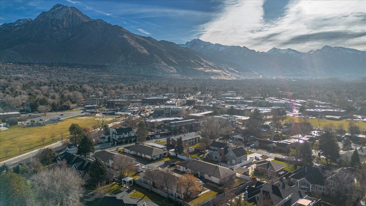 MERVILLA CONDOMINIUM - Residential