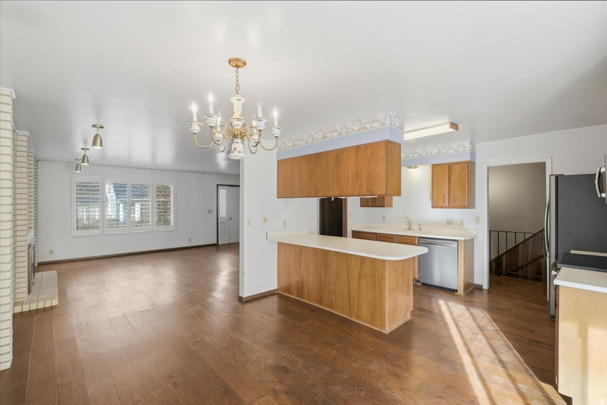 MERVILLA CONDOMINIUM - Residential