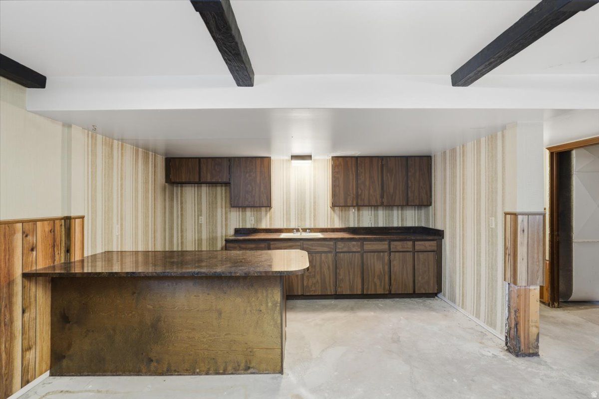 MERVILLA CONDOMINIUM - Residential