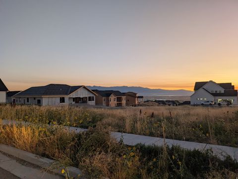 Photo of 882 E 160 N #4, Hyde Park, UT 84318 (MLS # 2129132)