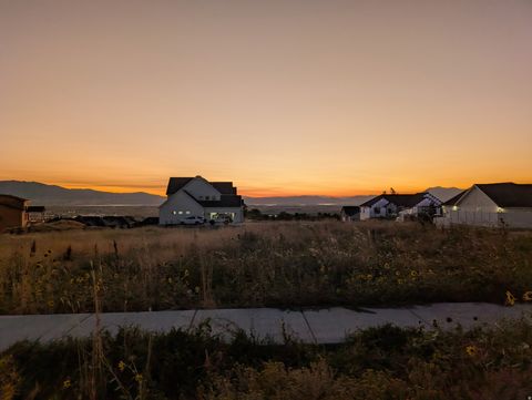 Tiny photo for 882 E 160 N #4, Hyde Park, UT 84318 (MLS # 2129132)