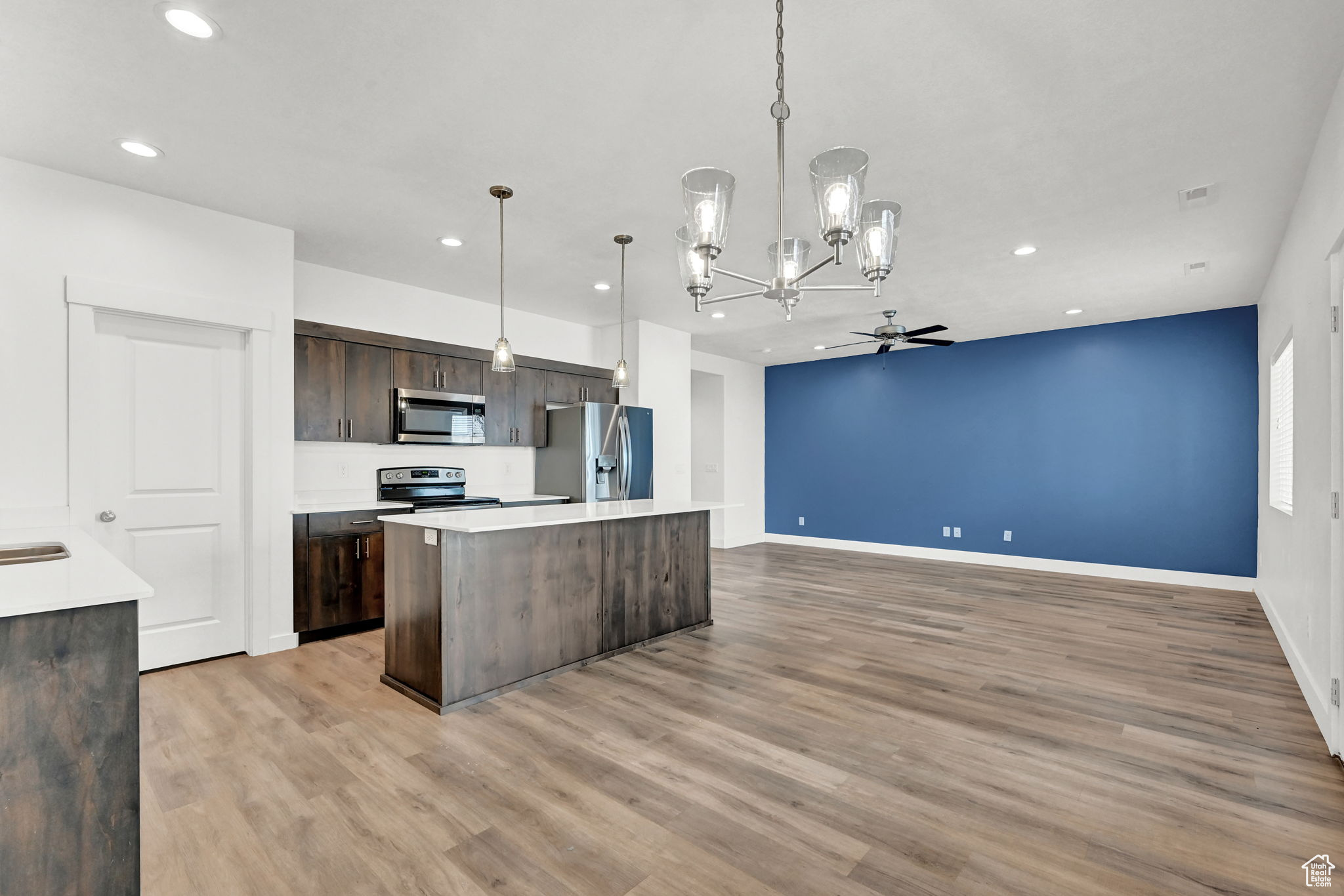 West Haven, Utah 84401, United States, 3 Bedrooms Bedrooms, ,2 BathroomsBathrooms,Residential,Pending,41247