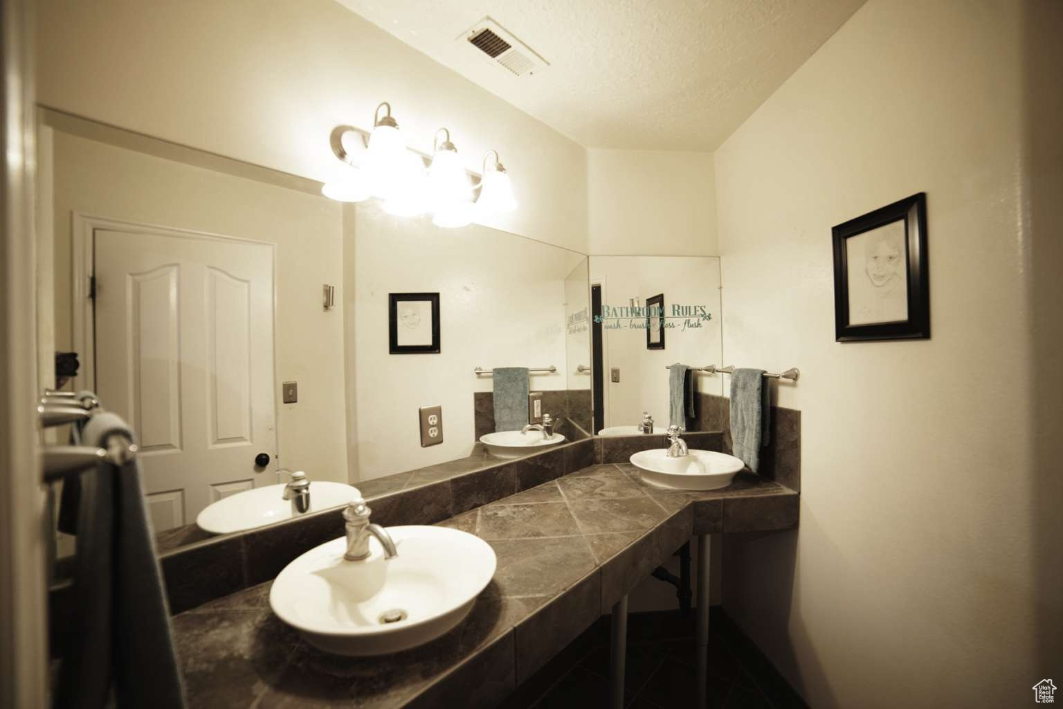 DIAMOND VALLEY ACRES - Residential