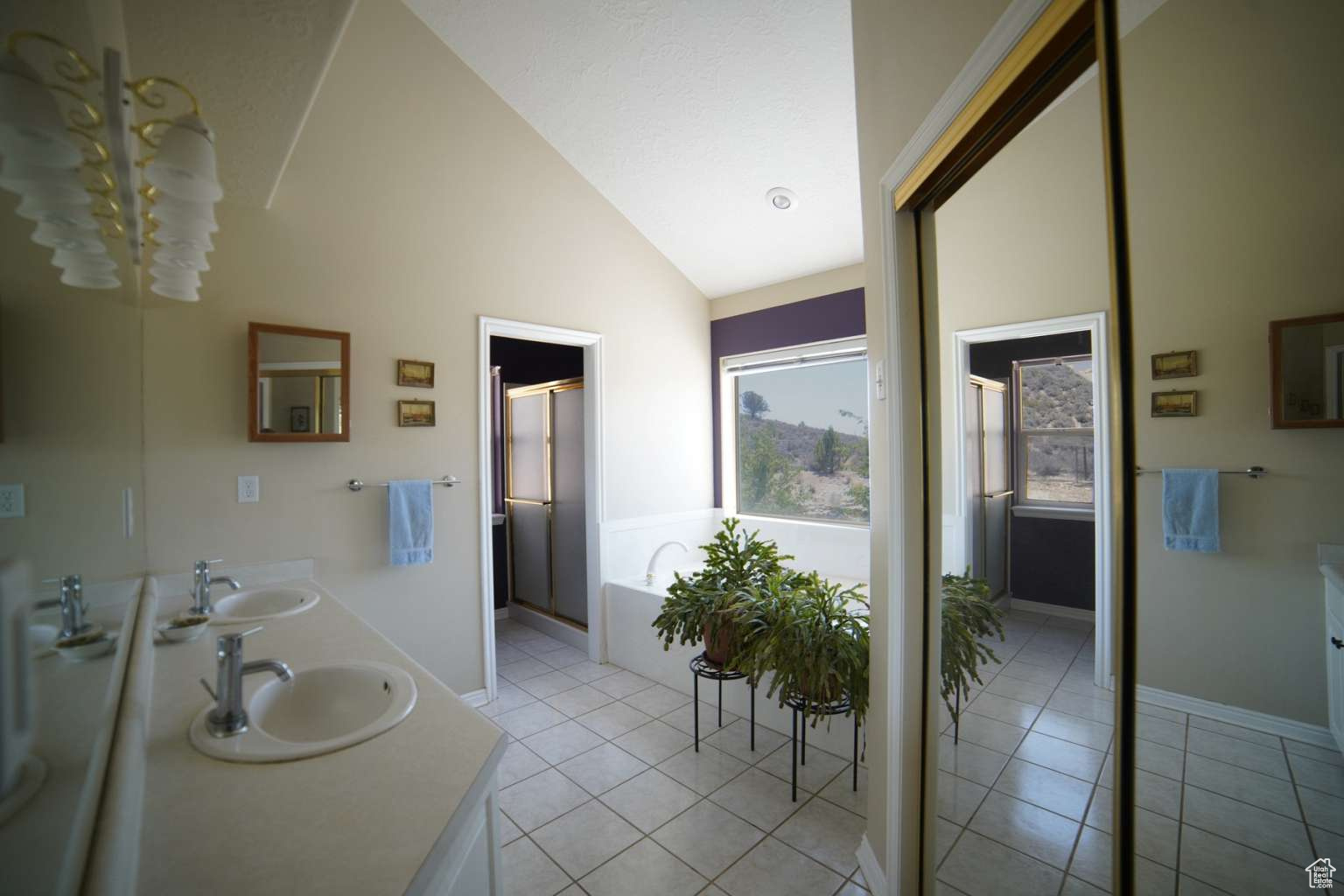 DIAMOND VALLEY ACRES - Residential