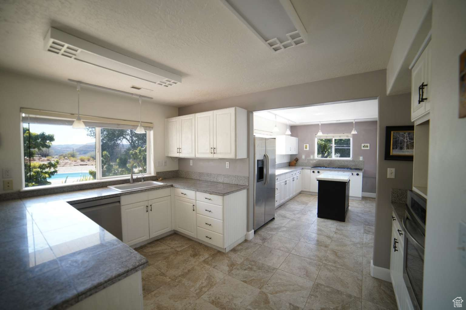 DIAMOND VALLEY ACRES - Residential