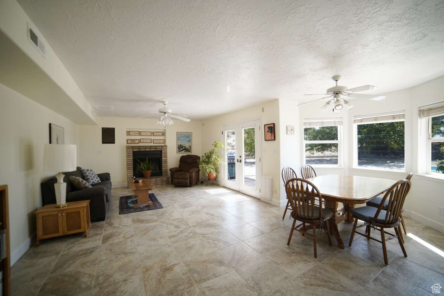 DIAMOND VALLEY ACRES - Residential