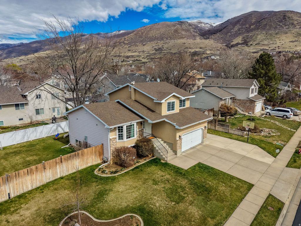 Photo of 290 W 1350 N, Centerville, UT 84014 (MLS # 2143610)