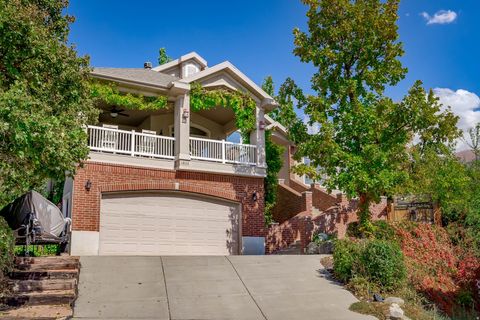 Tiny photo for 1934 N HORSEMAN CIR, Layton, UT 84040 (MLS # 2146599)