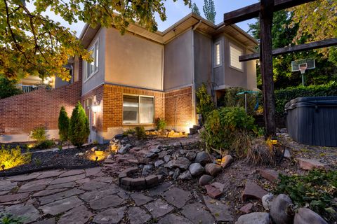 Tiny photo for 1934 N HORSEMAN CIR, Layton, UT 84040 (MLS # 2146599)