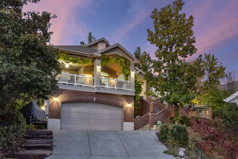 Photo of 1934 N HORSEMAN CIR, Layton, UT 84040 (MLS # 2146599)