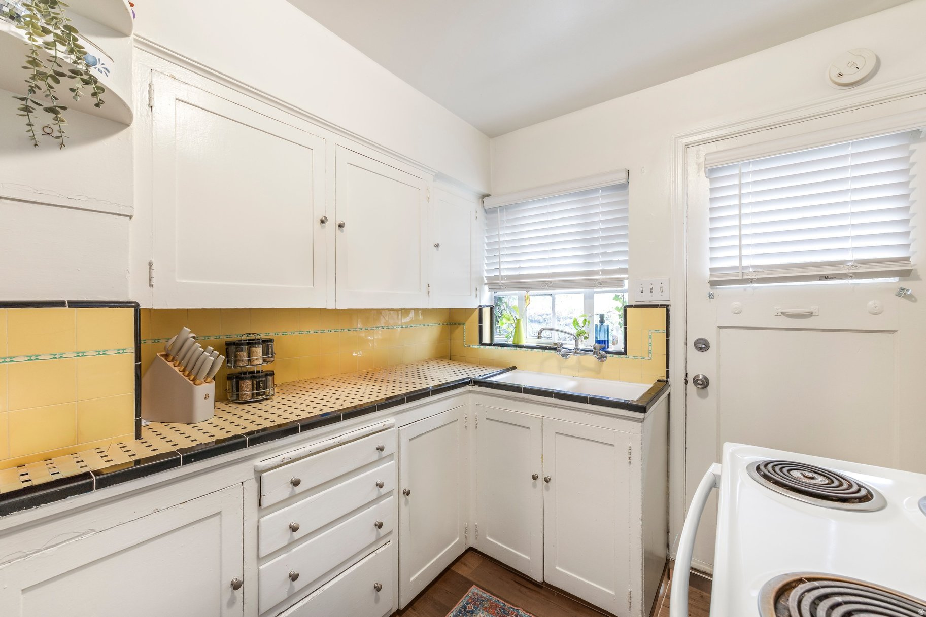 AVENUES - Residential Income