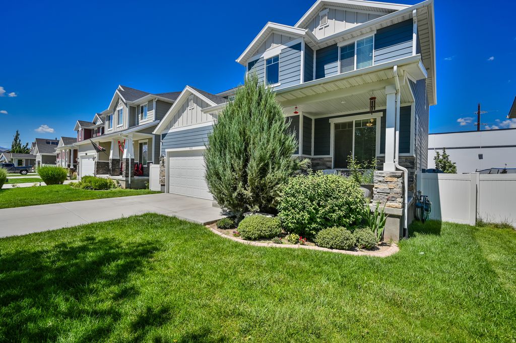 Photo of 788 W STAR SPANGLED DR, Riverton, UT 84065 (MLS # 2145314)