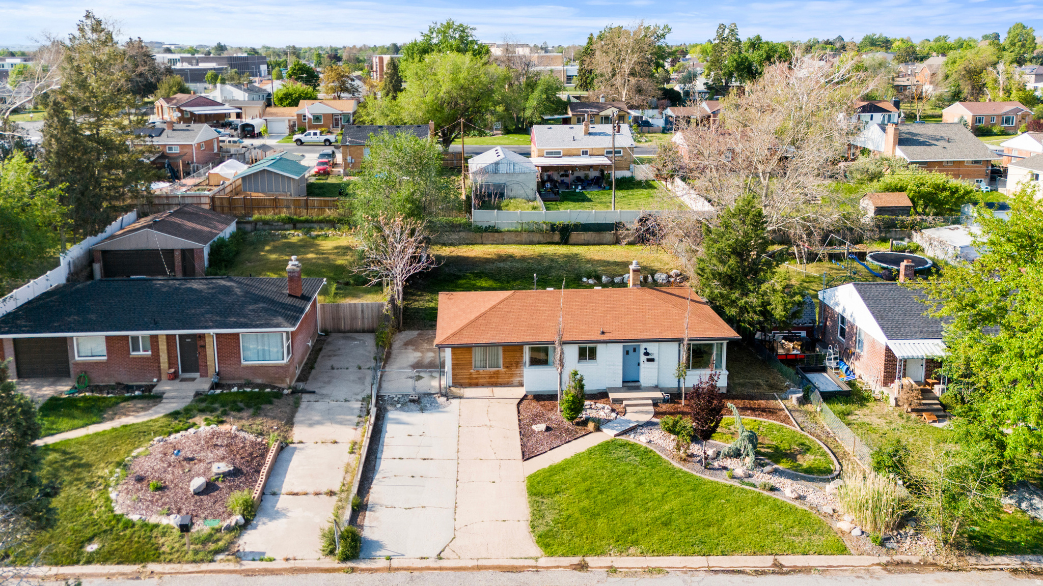 HAL-VERN PARK - Residential