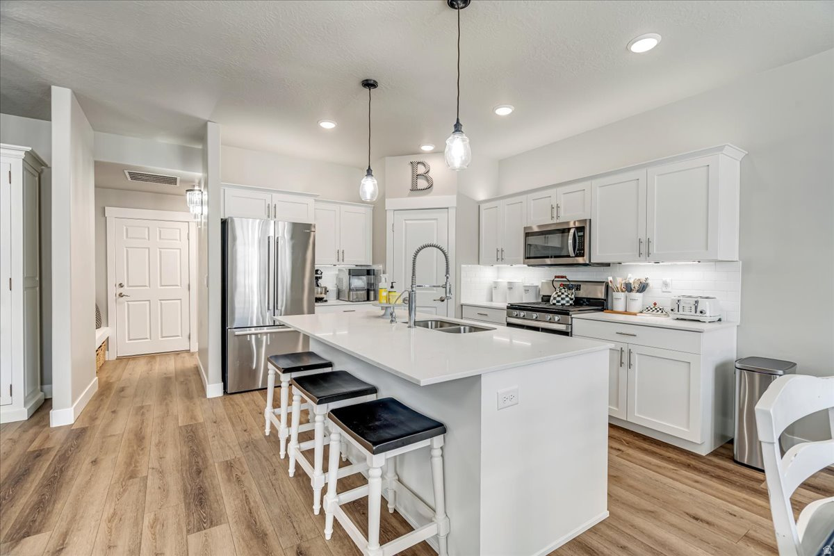 LAKEVIEW - Residential Income