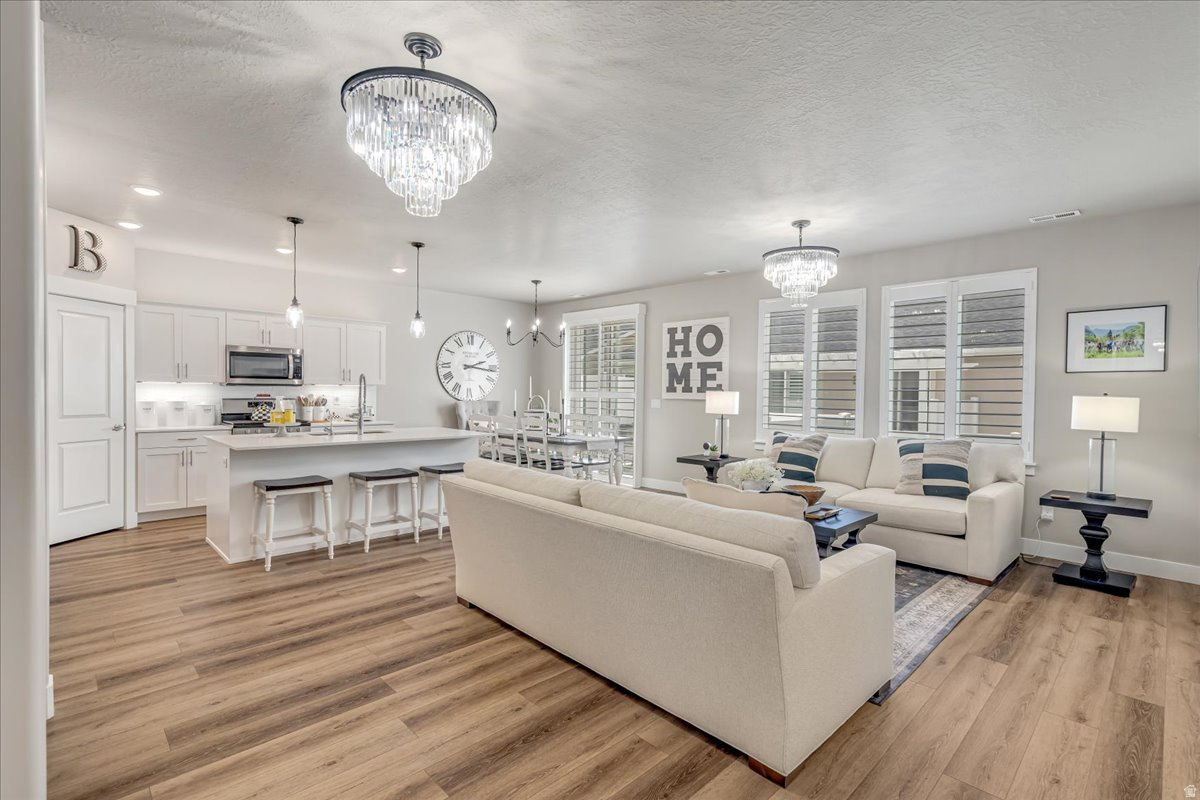 LAKEVIEW - Residential Income