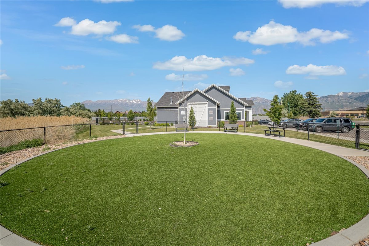 LAKEVIEW - Residential Income