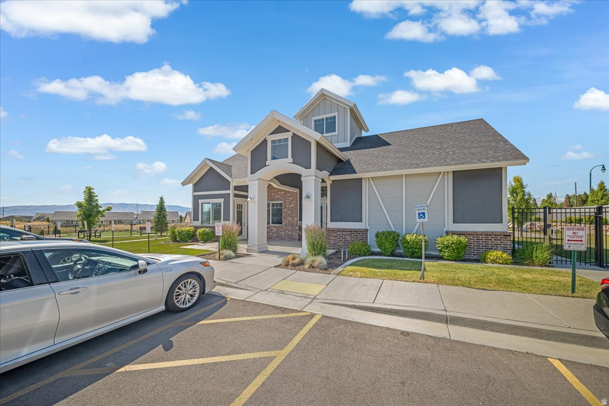 LAKEVIEW - Residential Income