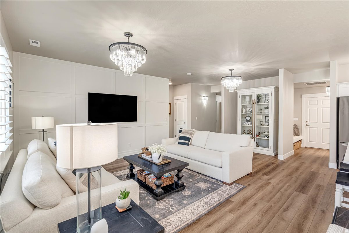 LAKEVIEW - Residential Income