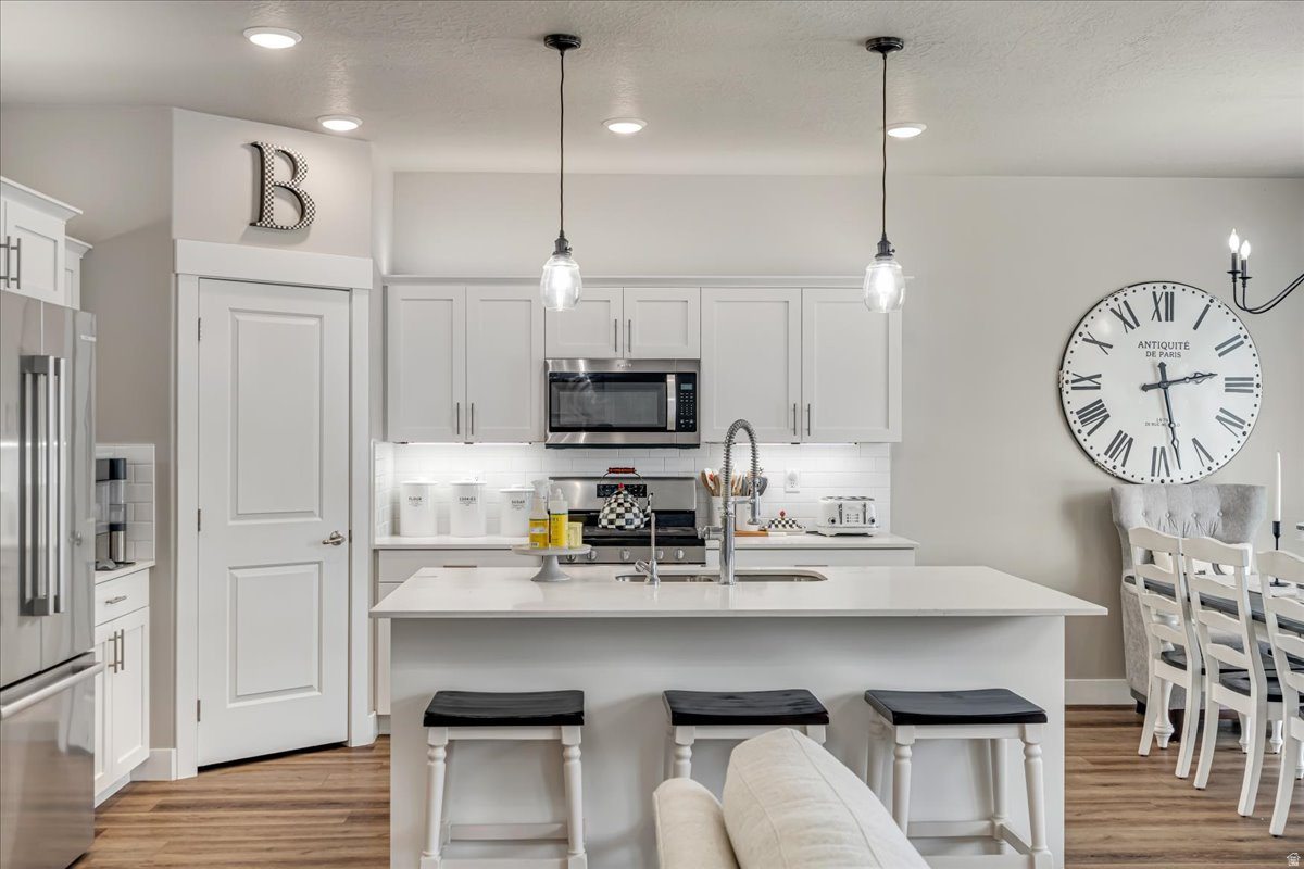 LAKEVIEW - Residential Income