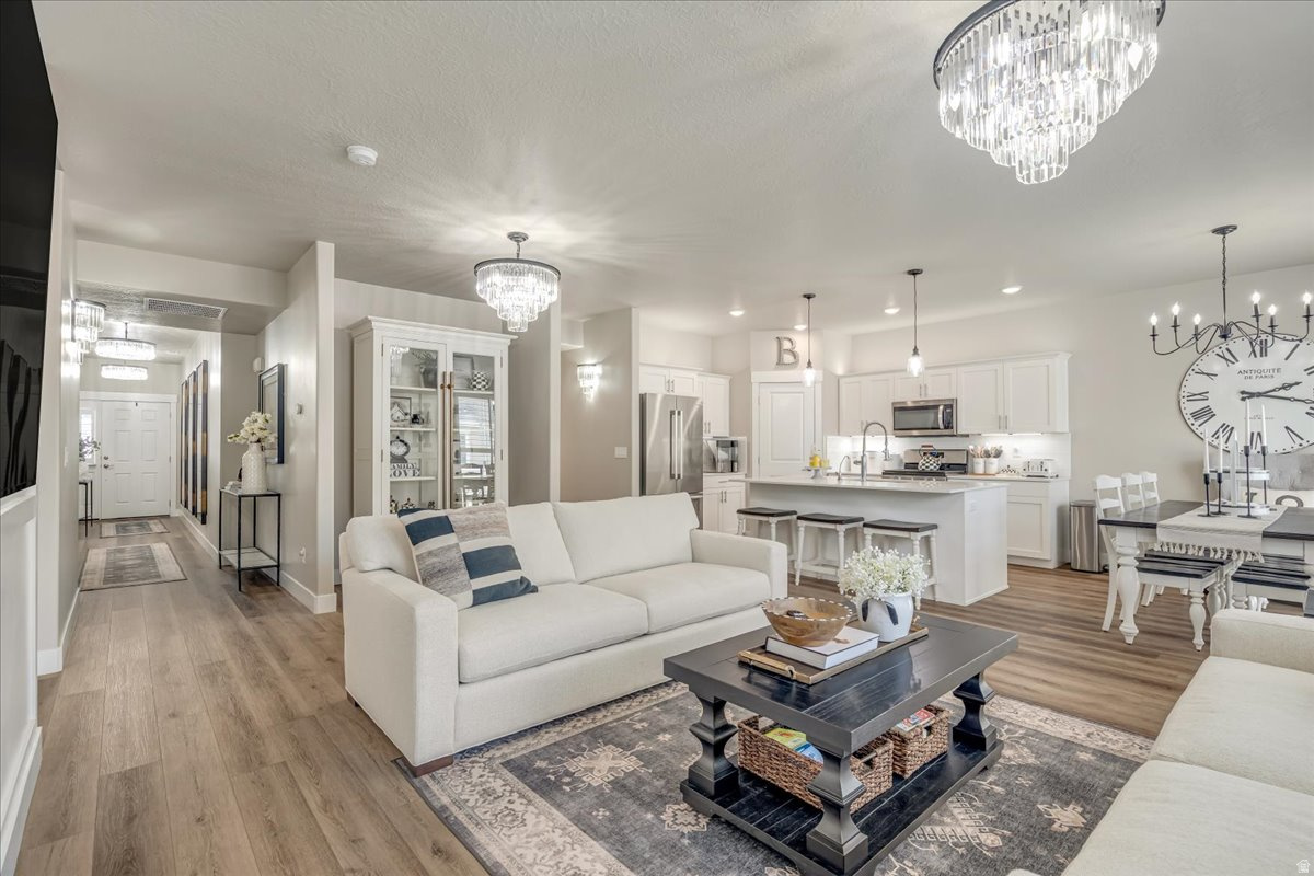 LAKEVIEW - Residential Income