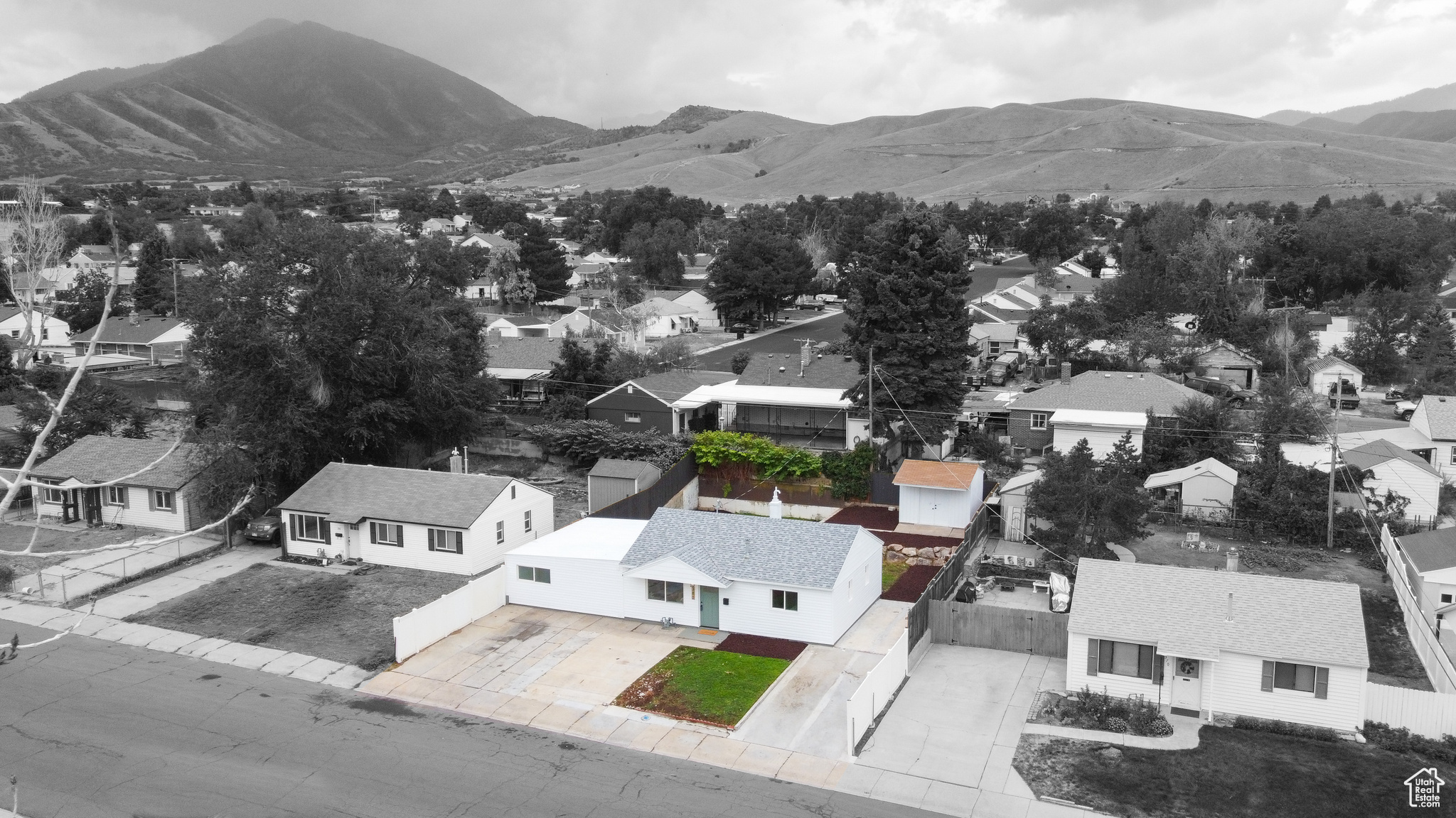 380 HIGHLAND DR