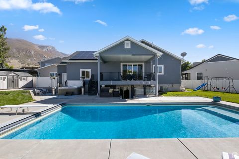 Tiny photo for 372 W CLARK CIR, Farmington, UT 84025 (MLS # 2116733)