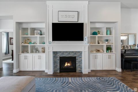 Tiny photo for 372 W CLARK CIR, Farmington, UT 84025 (MLS # 2116733)