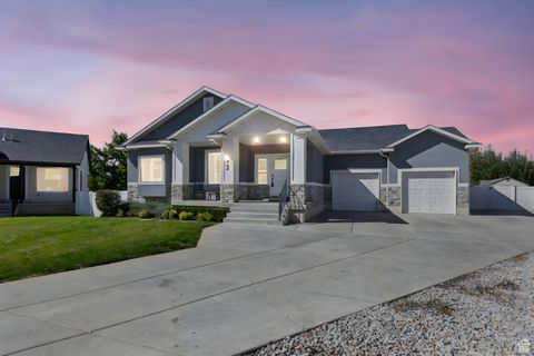 Tiny photo for 372 W CLARK CIR, Farmington, UT 84025 (MLS # 2116733)