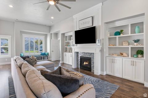 Tiny photo for 372 W CLARK CIR, Farmington, UT 84025 (MLS # 2116733)