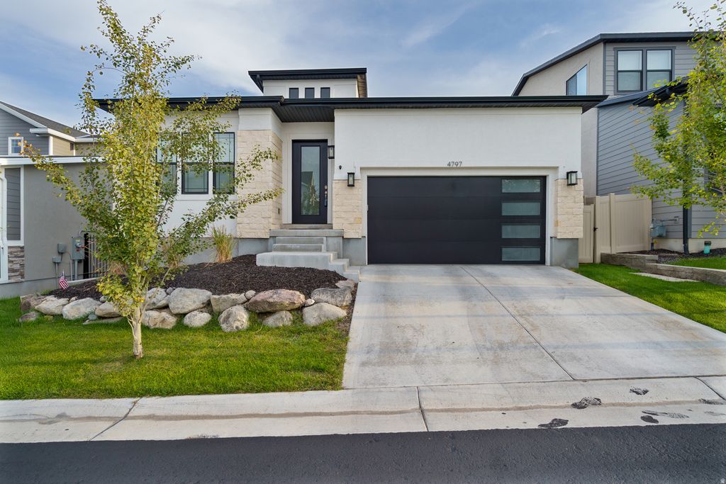 Photo of 4797 W MOSSLEY BEND DR, Herriman, UT 84096 (MLS # 2143351)