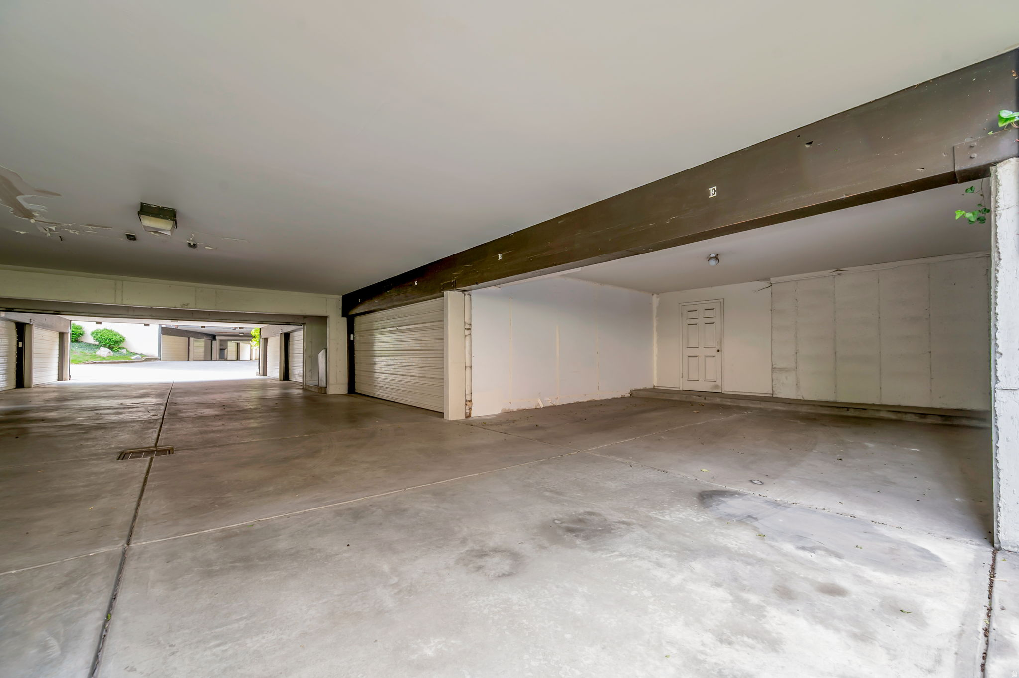 SPRINGTREE CONDOMINIUMS - Residential