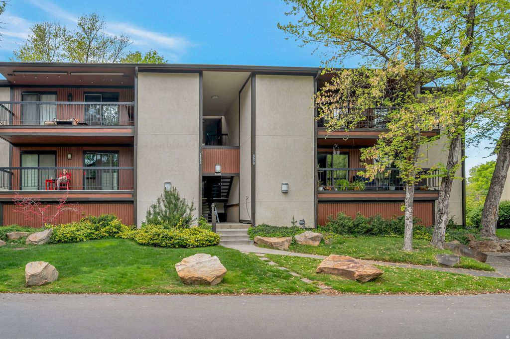Photo of 5572 S MARSHWOOD Ln #UNIT E, Murray, UT 84107 (MLS # 2154327)