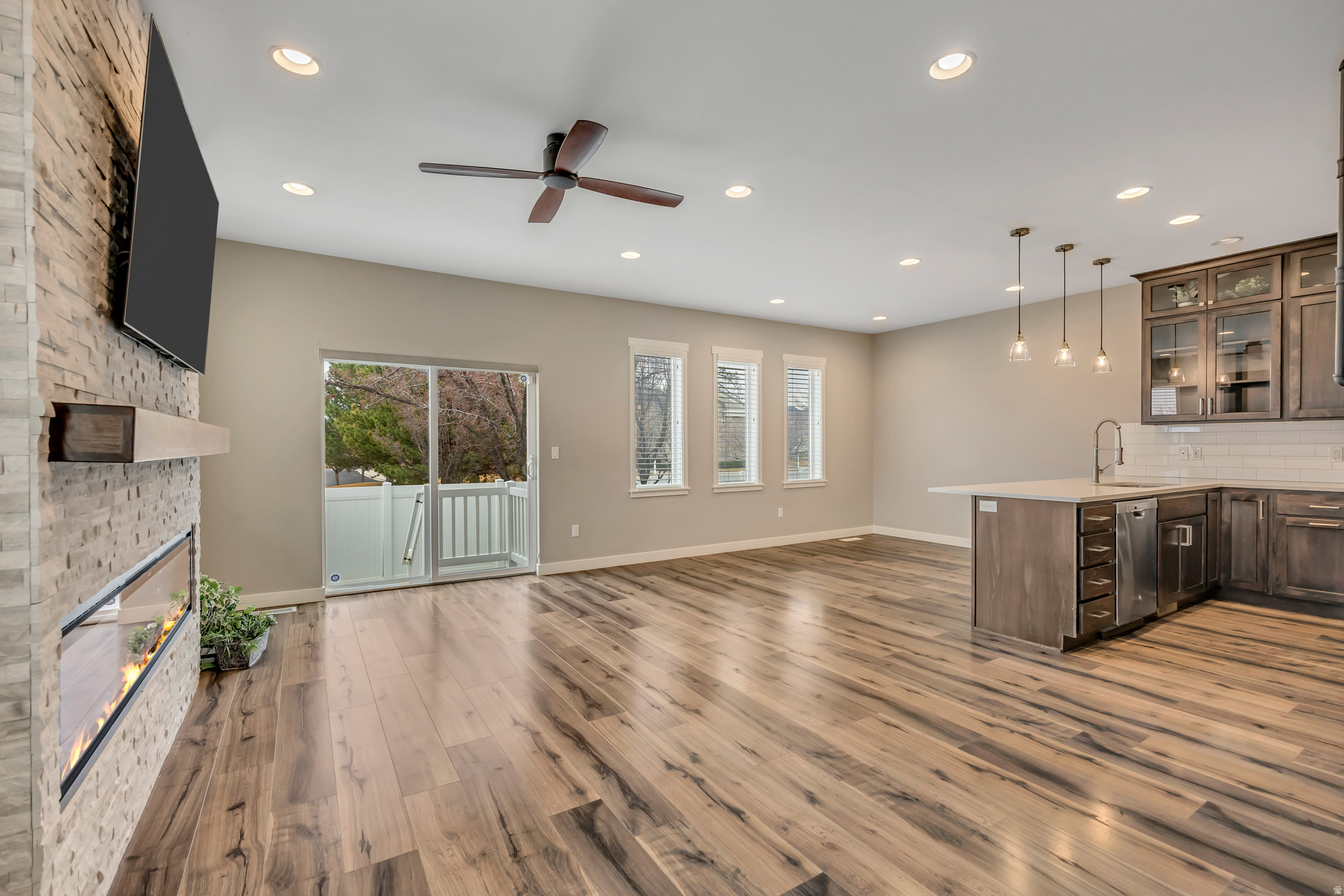 NORTH PINE VILLAS - Residential