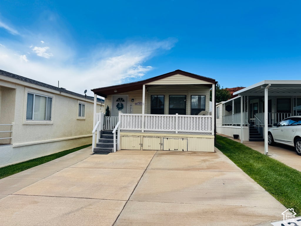 Photo of 1150 W RED HILLS PKWY #137, Washington, UT 84780 (MLS # 2188115)