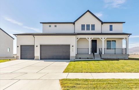 Photo of 4983 N TOPAZ DR #301, Eagle Mountain, UT 84005 (MLS # 2117221)