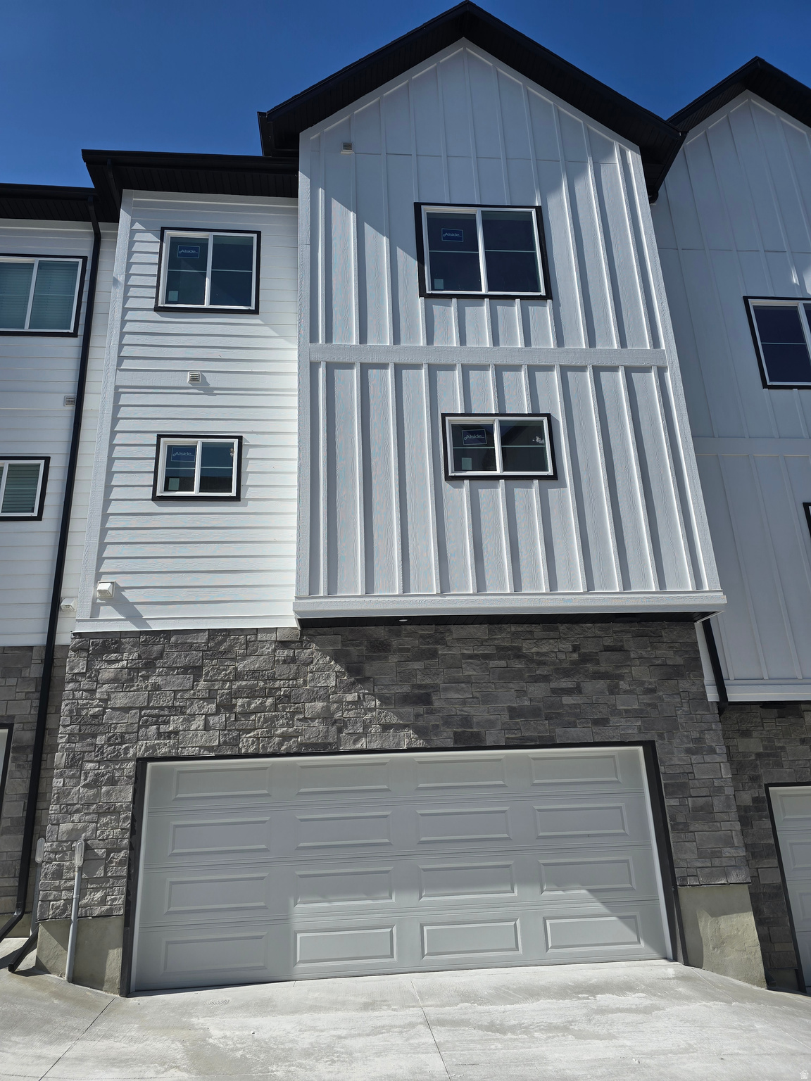 DEER RUN TOWNHOUSES - Residential