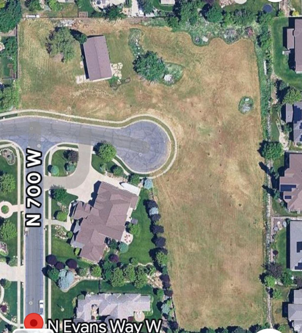 Photo of 666 W EMERALD OAKS DR N #18, Farmington, UT 84025 (MLS # 2135921)