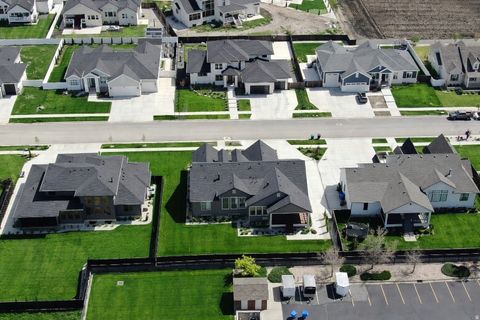 Tiny photo for 532 S 1450 W, Farmington, UT 84025 (MLS # 2148665)