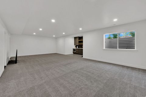 Tiny photo for 532 S 1450 W, Farmington, UT 84025 (MLS # 2148665)