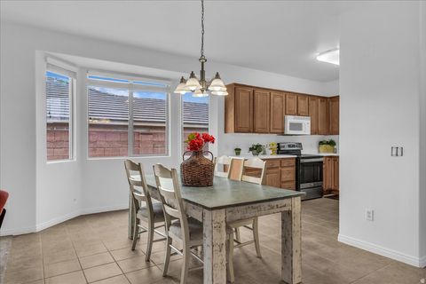Tiny photo for 2093 E SLICK ROCK RD, Washington, UT 84780 (MLS # 2129435)