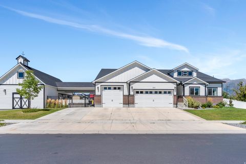 Photo of 583 E PARKER PL, Vineyard, UT 84059 (MLS # 2134501)