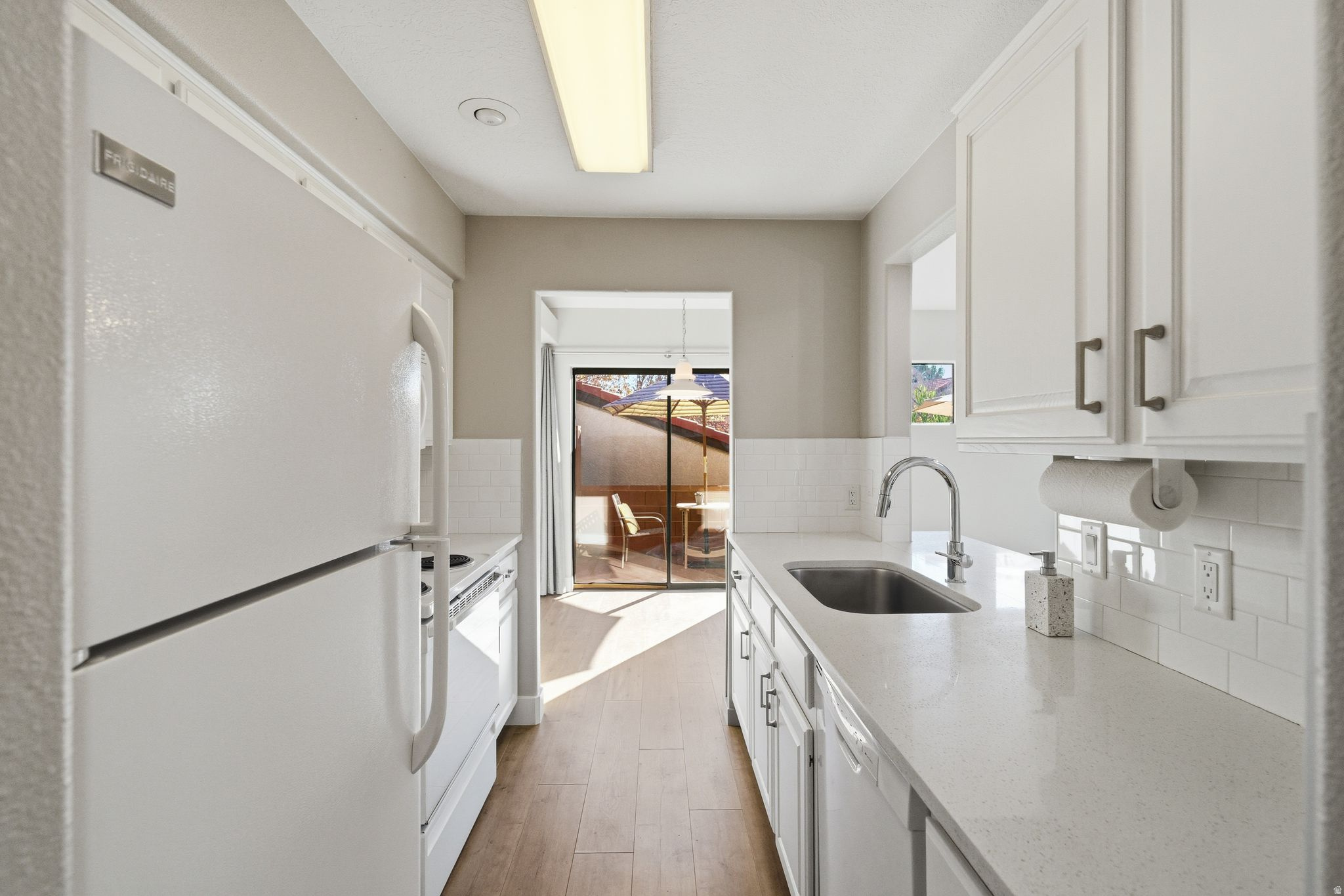 MESAS AMD - Residential