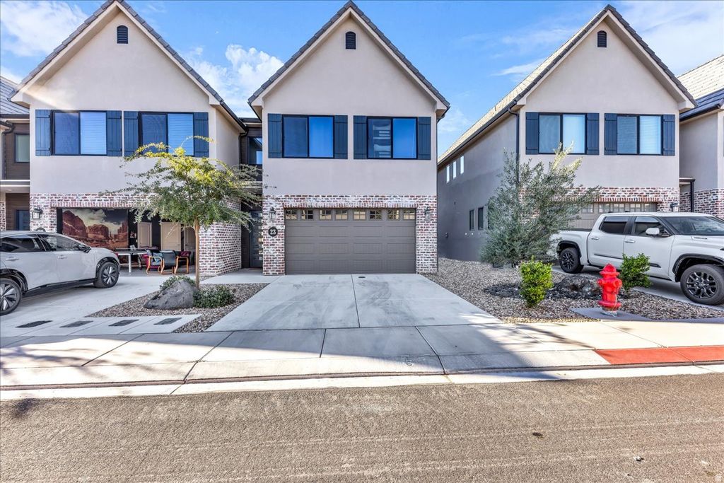Photo of 960 HERITAGE DR #23, Santa Clara, UT 84765 (MLS # 2144918)